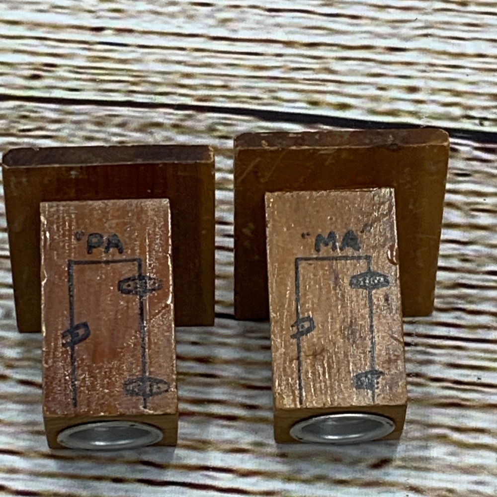 Vintage Gettysburg Outhouse PA MA Wooden Salt &‎ Pepper Shakers Souvenir Novelty